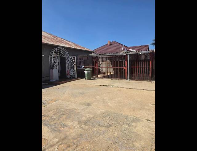 3 BEDROOM HOUSE FOR SALE IN LA ROCHELLE